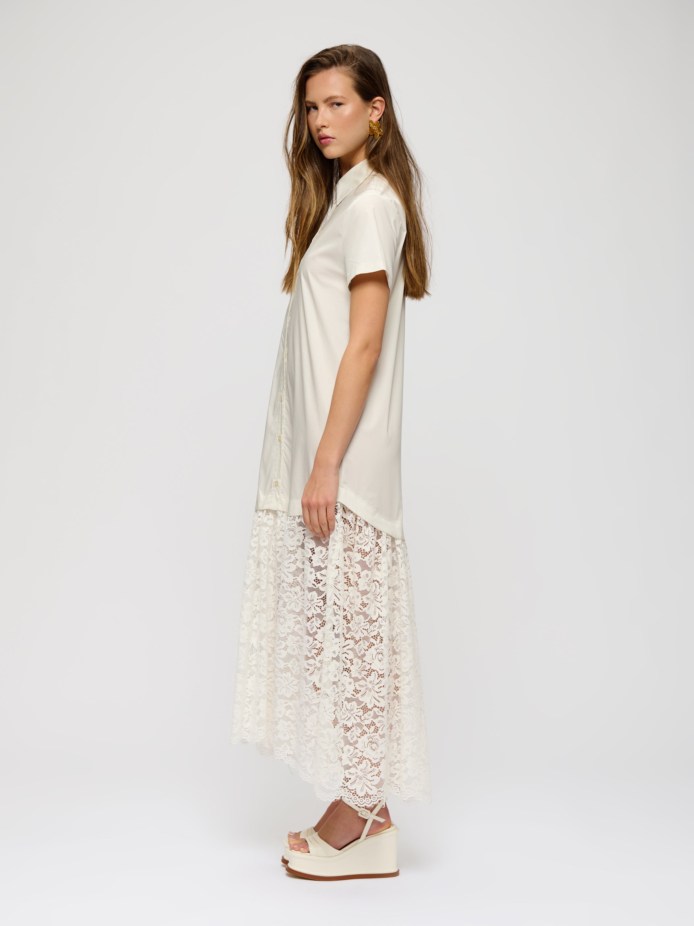 Robe chemise avec détail en dentelle