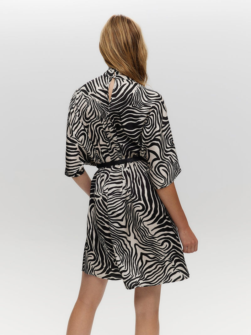 Robe ceinturée zèbre en satin ROBE NOIRE Maska